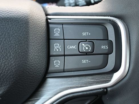 Used 2024 Jeep Wagoneer Series II w/ Flexible Seating Group AWD/4WD image 16