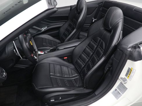 Certified 2017 Ferrari California T image 22