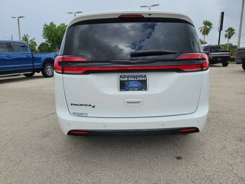 Used 2021 Chrysler Pacifica Touring-L w/ Premium & Safety Sphere Group FWD image 5