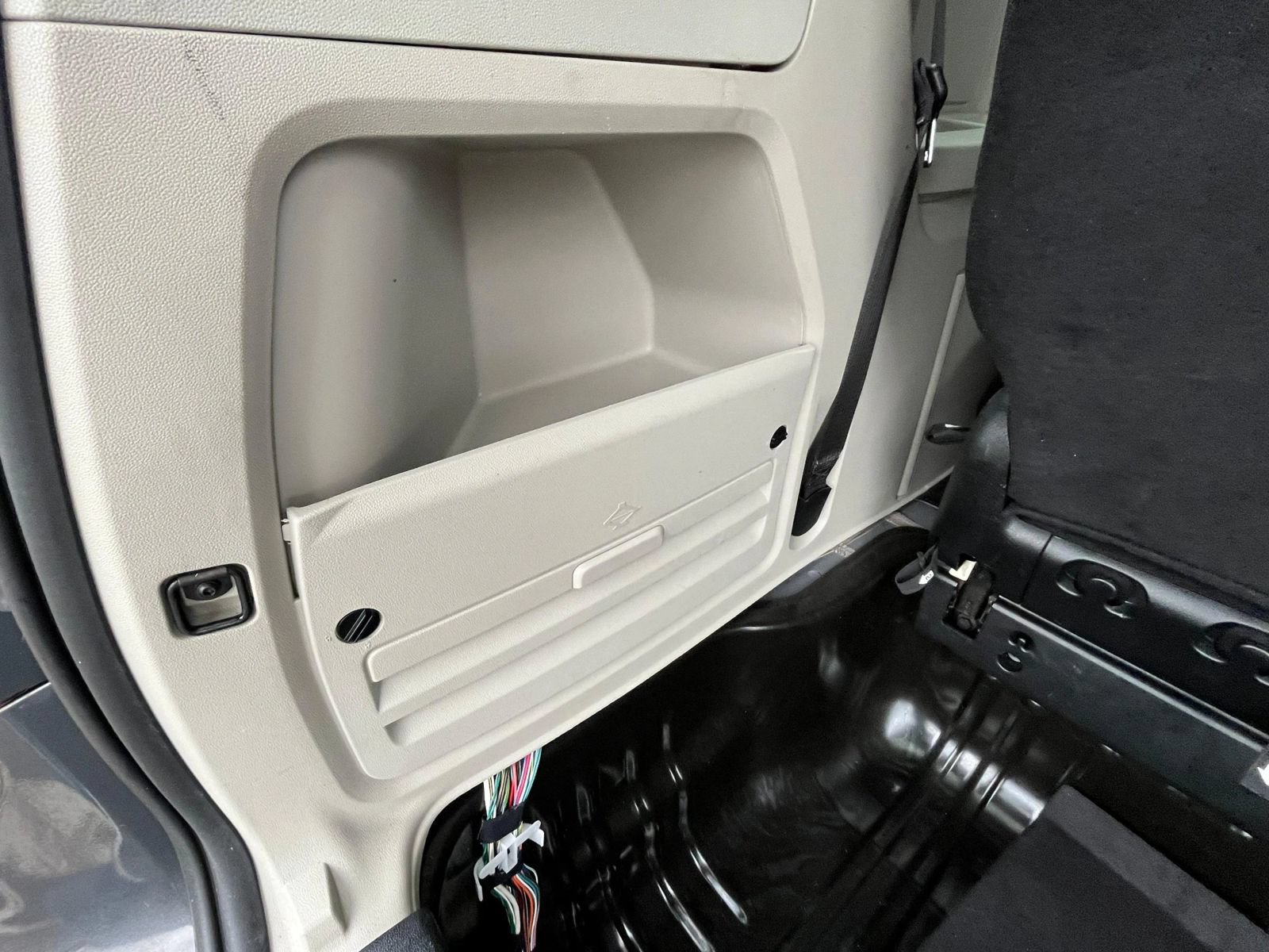 Used 2019 Dodge Grand Caravan SE w/ UConnect Hands-Free Group FWD image 7