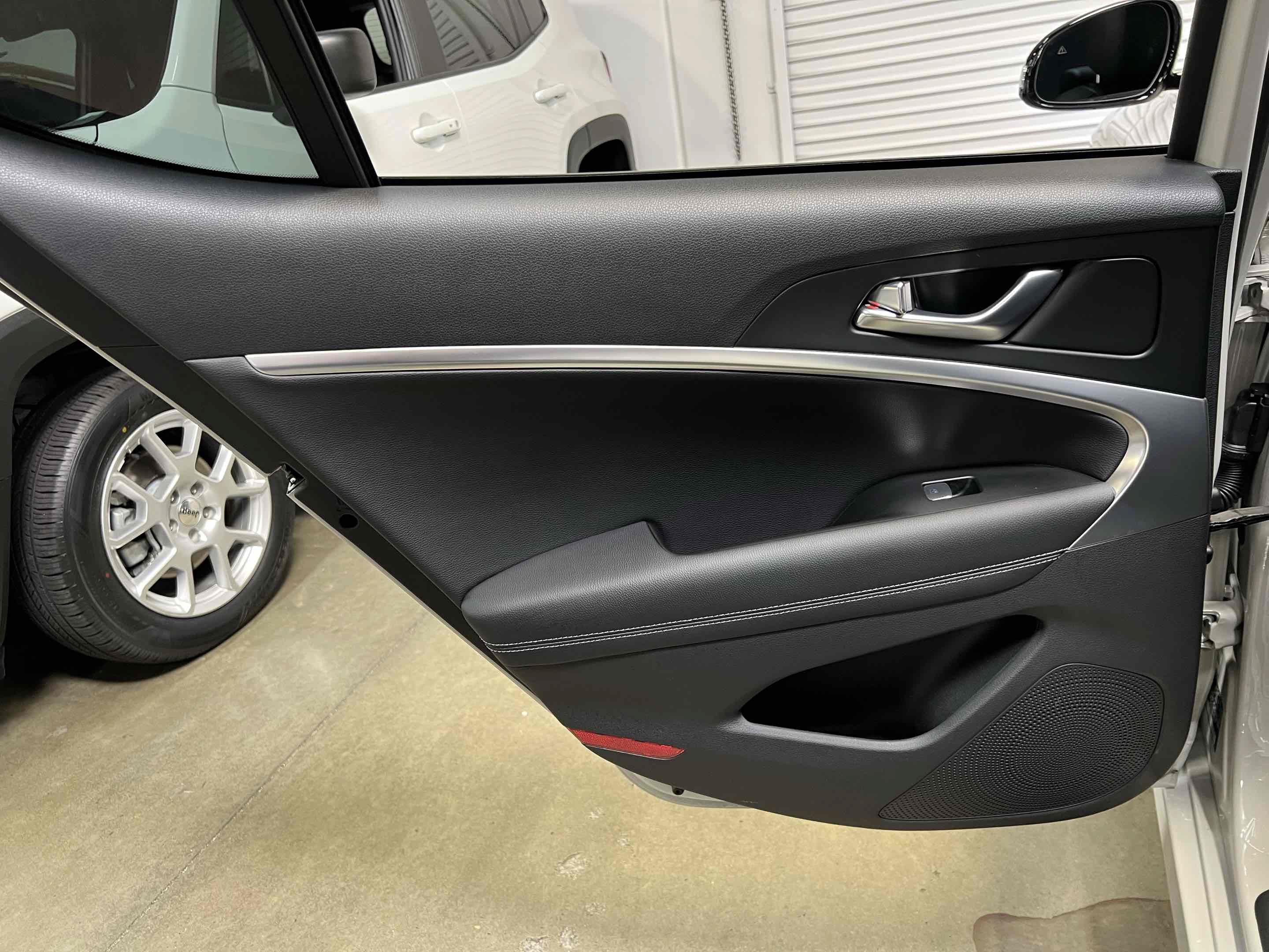 Used 2025 Genesis G70 2.5T RWD image 69