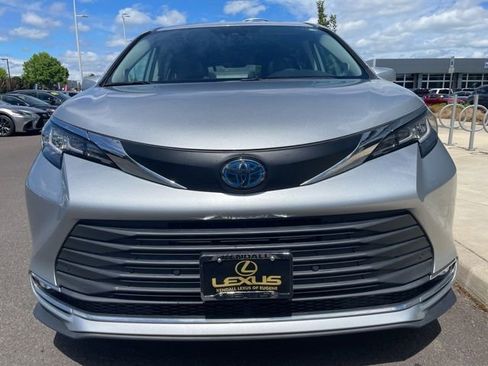Used 2021 Toyota Sienna XLE w/ XLE Plus Package AWD/4WD image 12