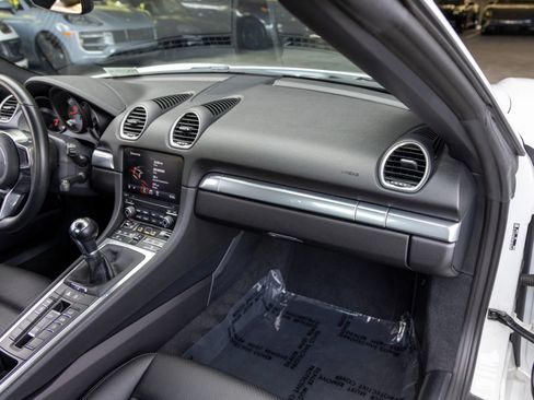 Certified 2024 Porsche 718 Boxster S RWD image 58