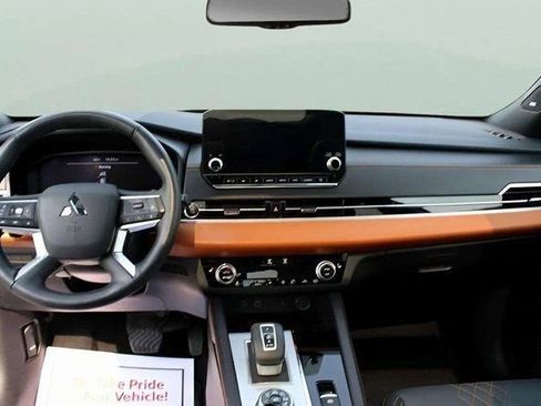 Used 2024 Mitsubishi Outlander SEL image 17