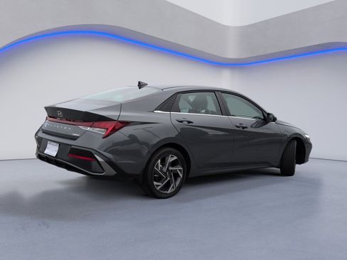 New 2026 Hyundai Elantra Limited FWD image 4