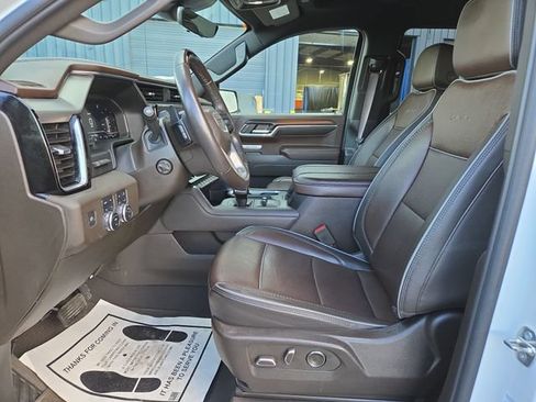 Used 2024 GMC Sierra 1500 Denali w/ Technology Package AWD/4WD image 2