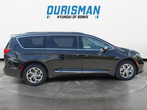Used 2023 Chrysler Pacifica Limited FWD image 7