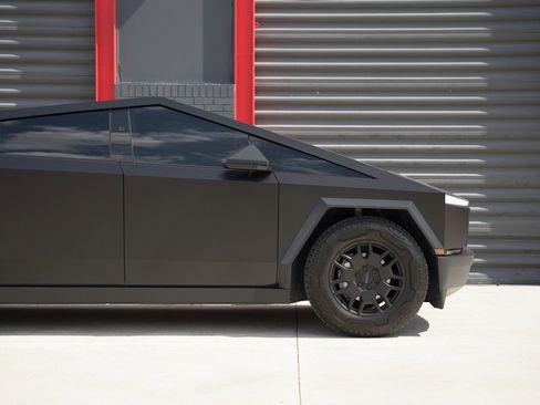 Used 2024 Tesla Cybertruck AWD Crew Cab image 8