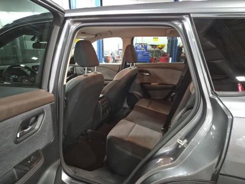 Used 2023 Nissan Rogue SV image 14