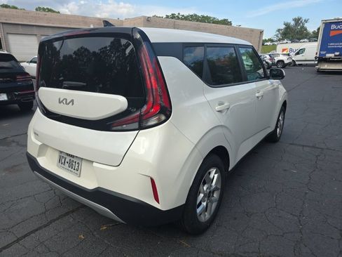 Used 2024 Kia Soul LX w/ Option Group 015 FWD image 4