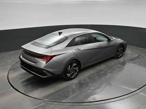 Used 2025 Hyundai Elantra SEL image 29