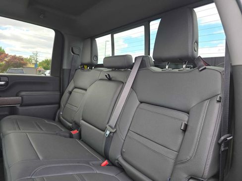 Used 2022 GMC Sierra 3500 Denali w/ Denali Black Diamond Edition AWD/4WD image 18