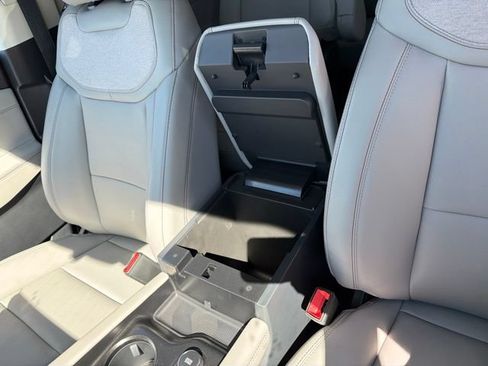 Used 2026 Ford Explorer Active w/ Active Comfort Package AWD/4WD image 29