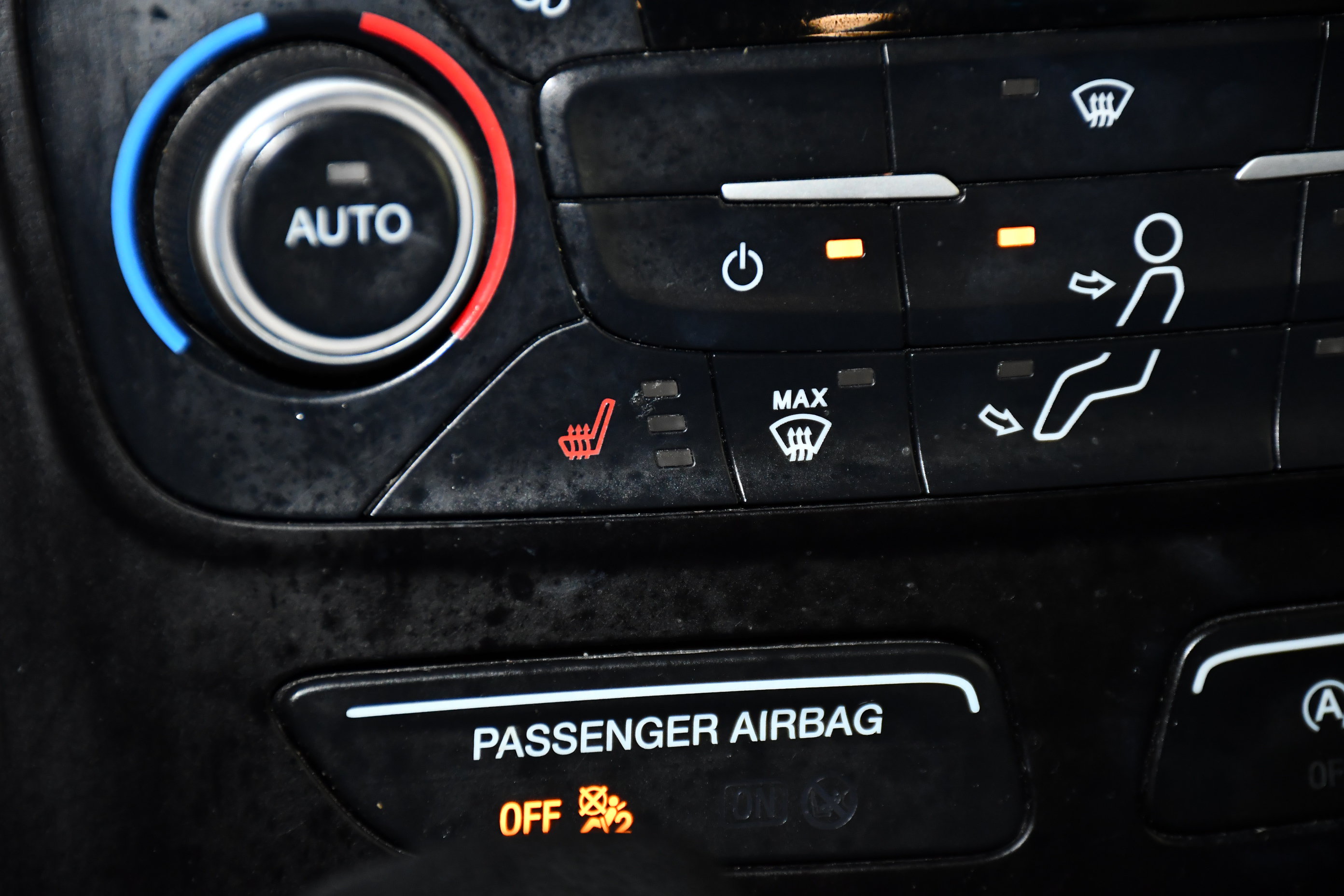Used 2018 Ford Escape SE w/ SE Sync 3 Package AWD/4WD image 30