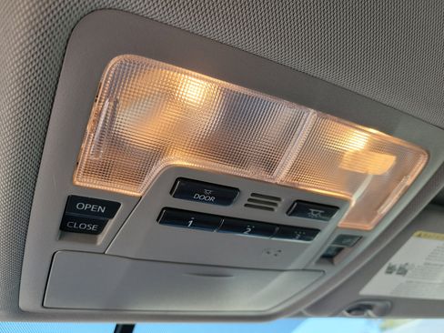 Used 2014 Toyota Highlander Limited image 19