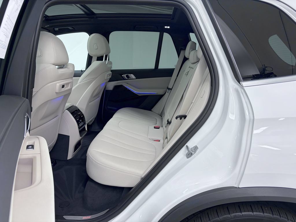 Used 2020 BMW X5 xDrive40i w/ Convenience Package AWD/4WD image 16