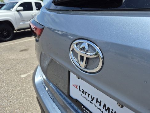 Used 2023 Toyota Highlander XLE AWD/4WD image 23