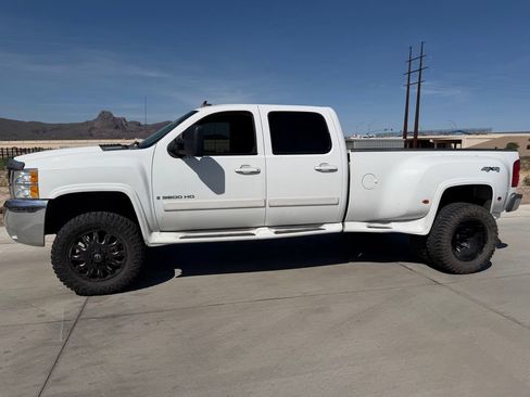 Used 2008 Chevrolet Silverado 3500 LTZ w/ EZ-Lift Tailgate Package AWD/4WD image 4