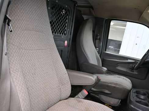 Used 2014 Chevrolet Express 3500 RWD image 17