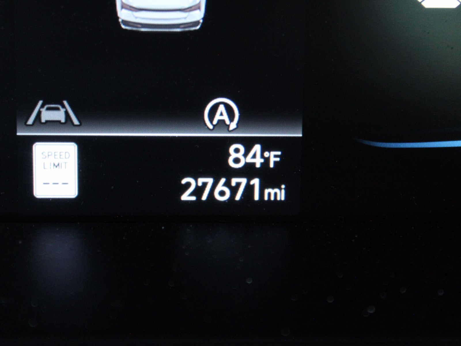 Used 2025 Hyundai Elantra SE FWD image 33
