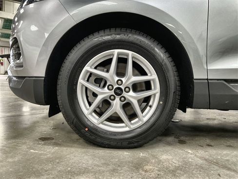 Used 2024 Ford Edge SEL image 10