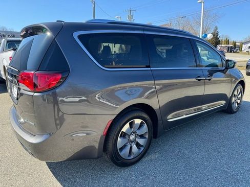 Used 2018 Chrysler Pacifica Limited w/ Advanced Safetytec Group image 5