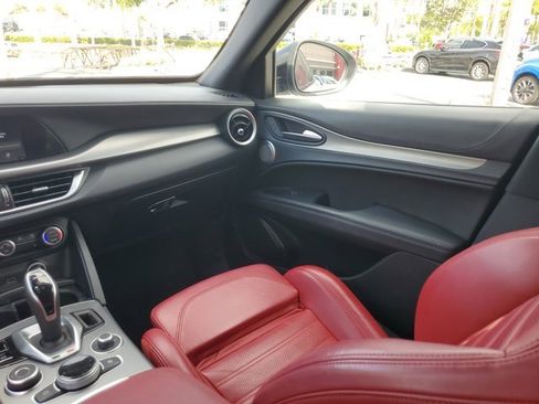 Used 2022 Alfa Romeo Stelvio Veloce AWD/4WD image 17