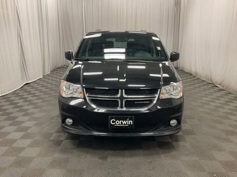 Used 2019 Dodge Grand Caravan SXT image 3