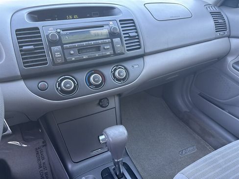 Used 2005 Toyota Camry LE FWD image 40