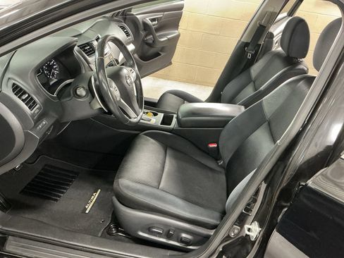 Used 2017 Nissan Altima 2.5 SR w/ Midnight Edition Package image 11
