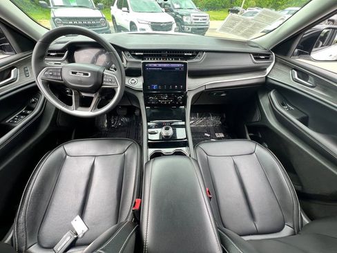 Used 2023 Jeep Grand Cherokee Limited AWD/4WD image 7