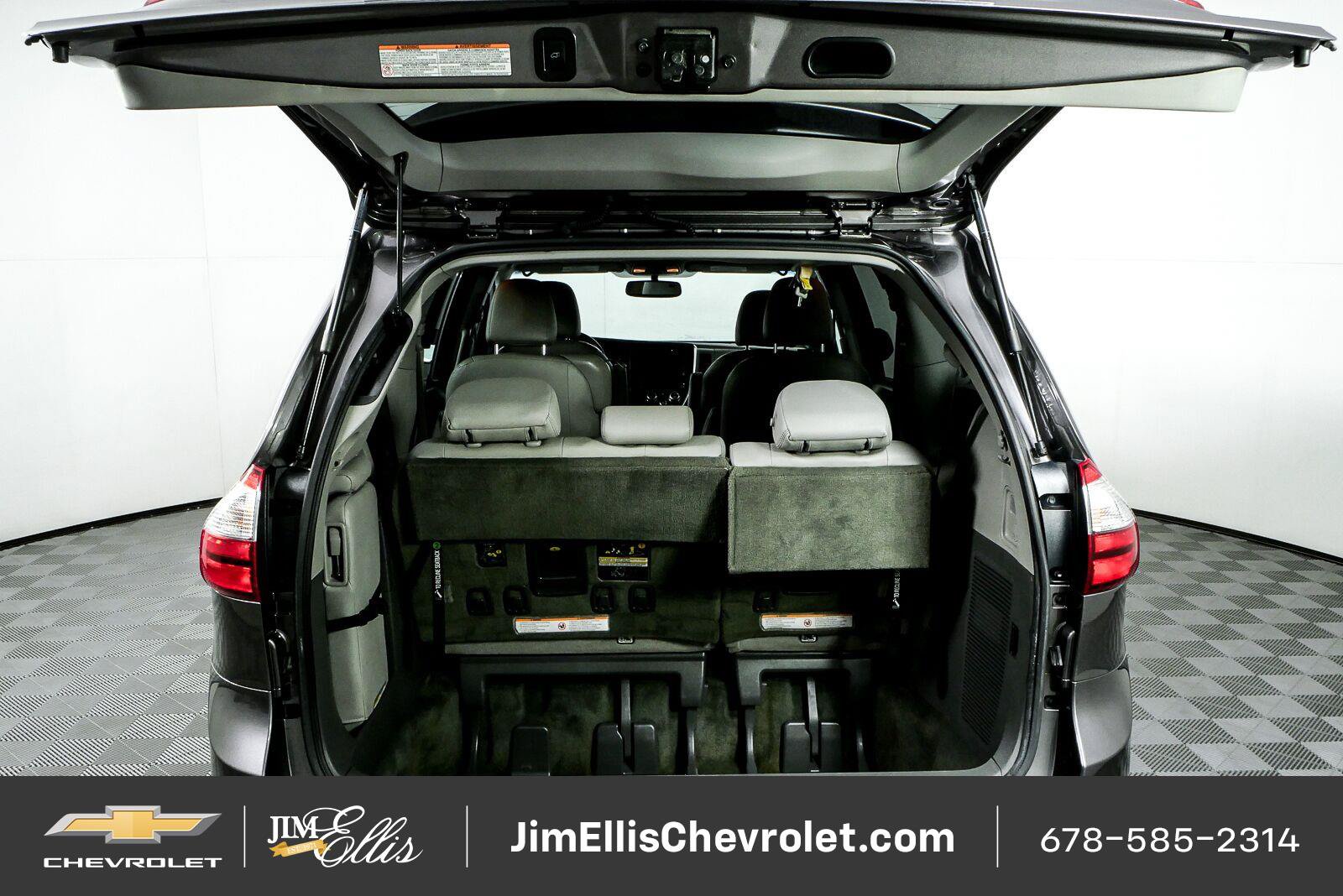 Used 2016 Toyota Sienna XLE FWD image 28