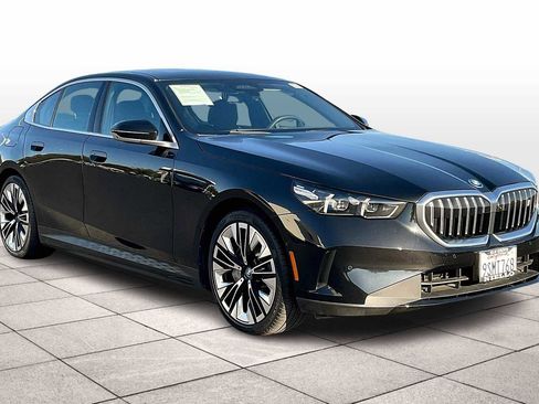 Used 2024 BMW i5 eDrive40i w/ Premium Package image 2