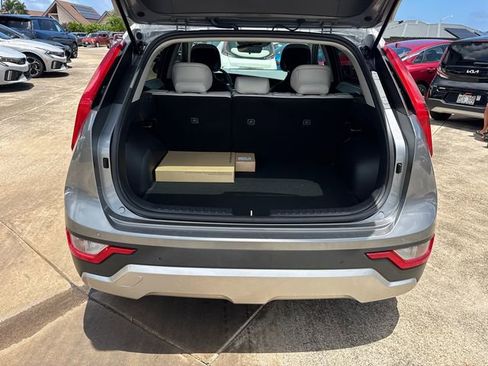 Used 2025 Kia Niro EX FWD image 19