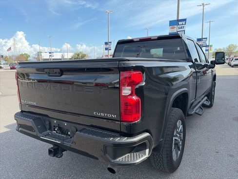 Used 2024 Chevrolet Silverado 2500 Custom w/ Custom Value Package image 7