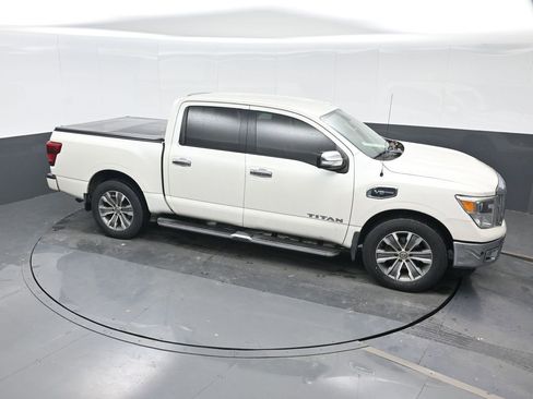 Used 2017 Nissan Titan SL image 23