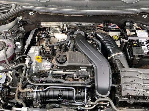 Used 2025 Volkswagen Taos SE image 53