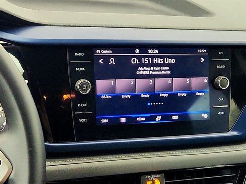 Used 2024 Volkswagen Taos SE image 18