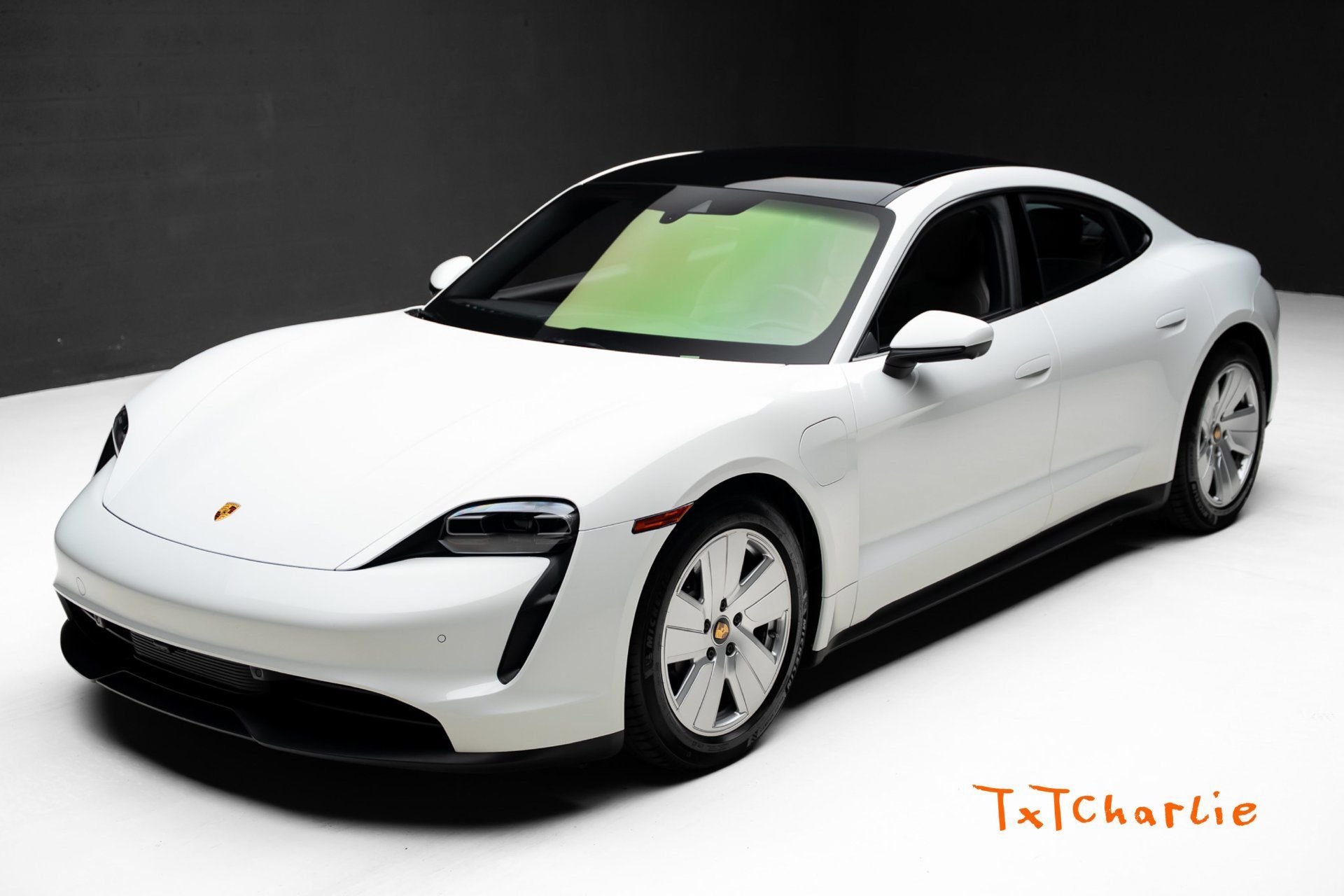 Used 2022 Porsche Taycan RWD image 1