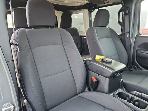Used 2022 Jeep Wrangler Unlimited Sport image 12