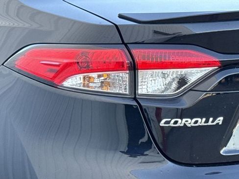Used 2025 Toyota Corolla SE w/ Convenience Package image 6