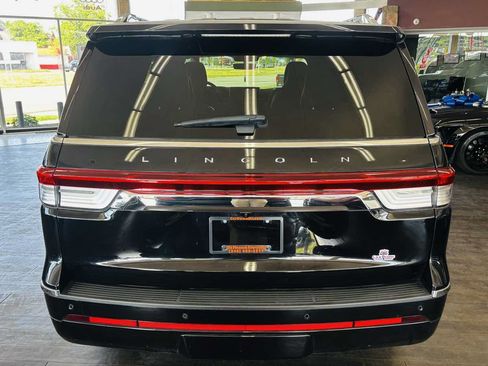 Used 2023 Lincoln Navigator Reserve w/ Monochromatic Package AWD/4WD image 9