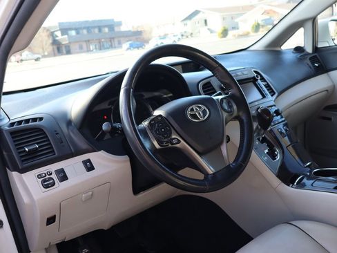 Used 2014 Toyota Venza XLE image 15