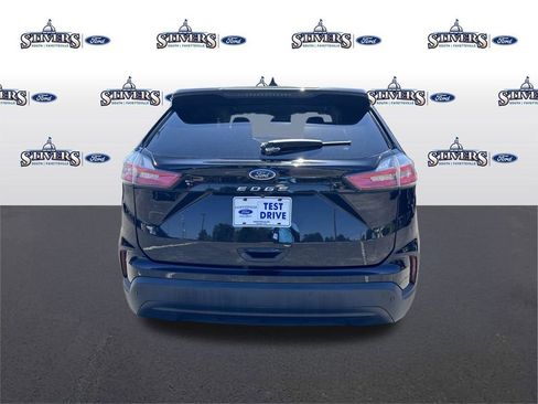 Used 2021 Ford Edge SE w/ Cargo Accessory Package image 6
