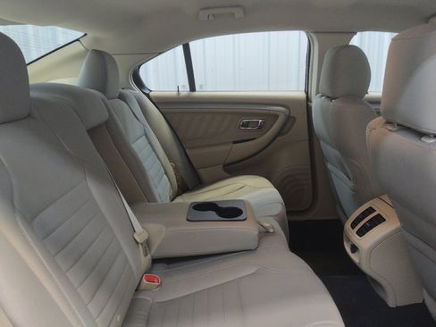 Used 2017 Ford Taurus SE FWD image 19