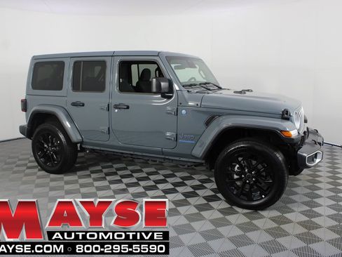 Used 2025 Jeep Wrangler Unlimited Sahara w/ Safety Group AWD/4WD image 1