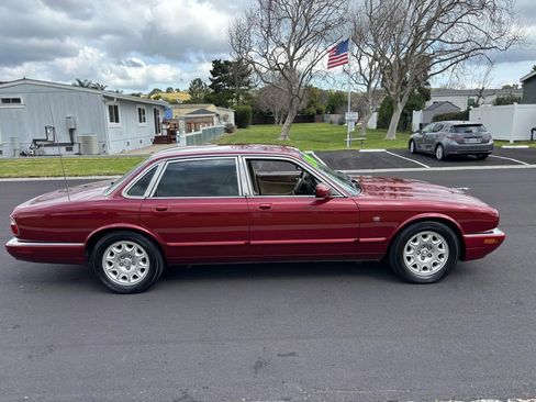 Used 2001 Jaguar XJ8 RWD image 4