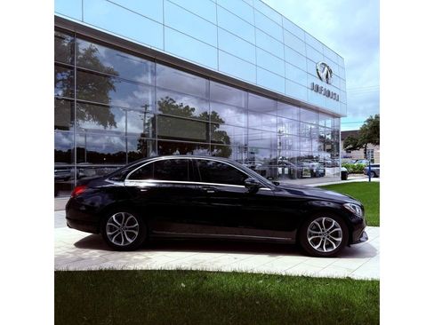 Used 2018 Mercedes-Benz C 300 Sedan image 4