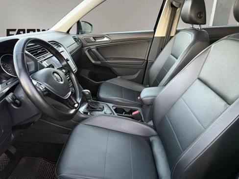 Used 2018 Volkswagen Tiguan SEL AWD/4WD image 16