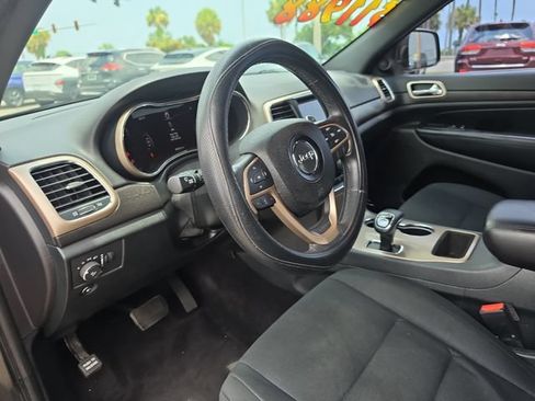 Used 2015 Jeep Grand Cherokee Laredo w/ Quick Order Package 23E AWD/4WD image 16